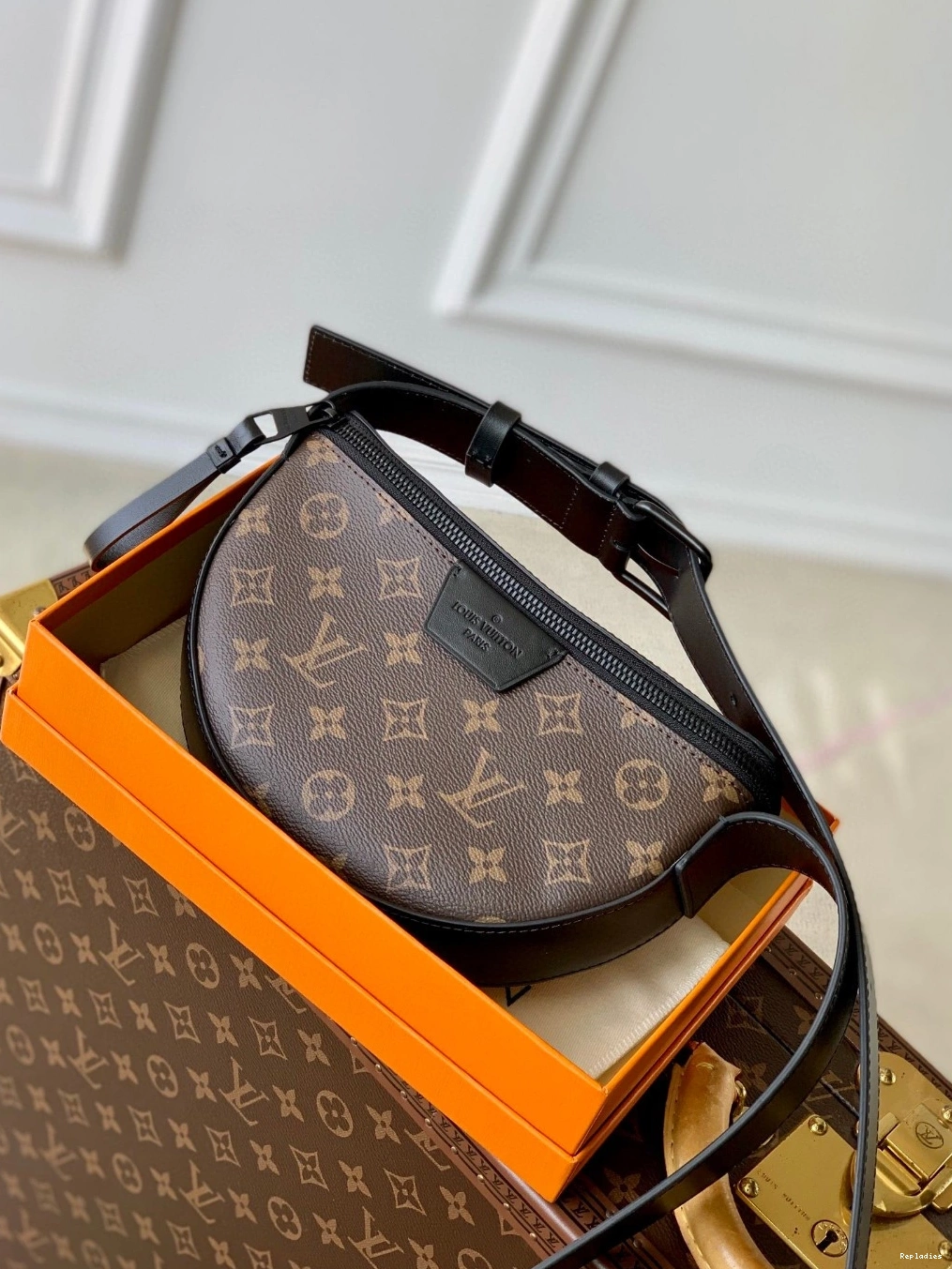 Cheap VUITTON Crossbody Moon LOUIS 0713